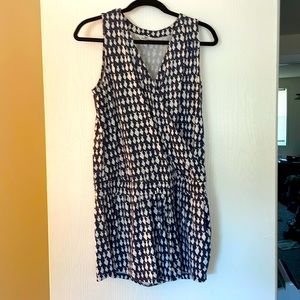 Vineyard Vines fish romper with pockets size M
